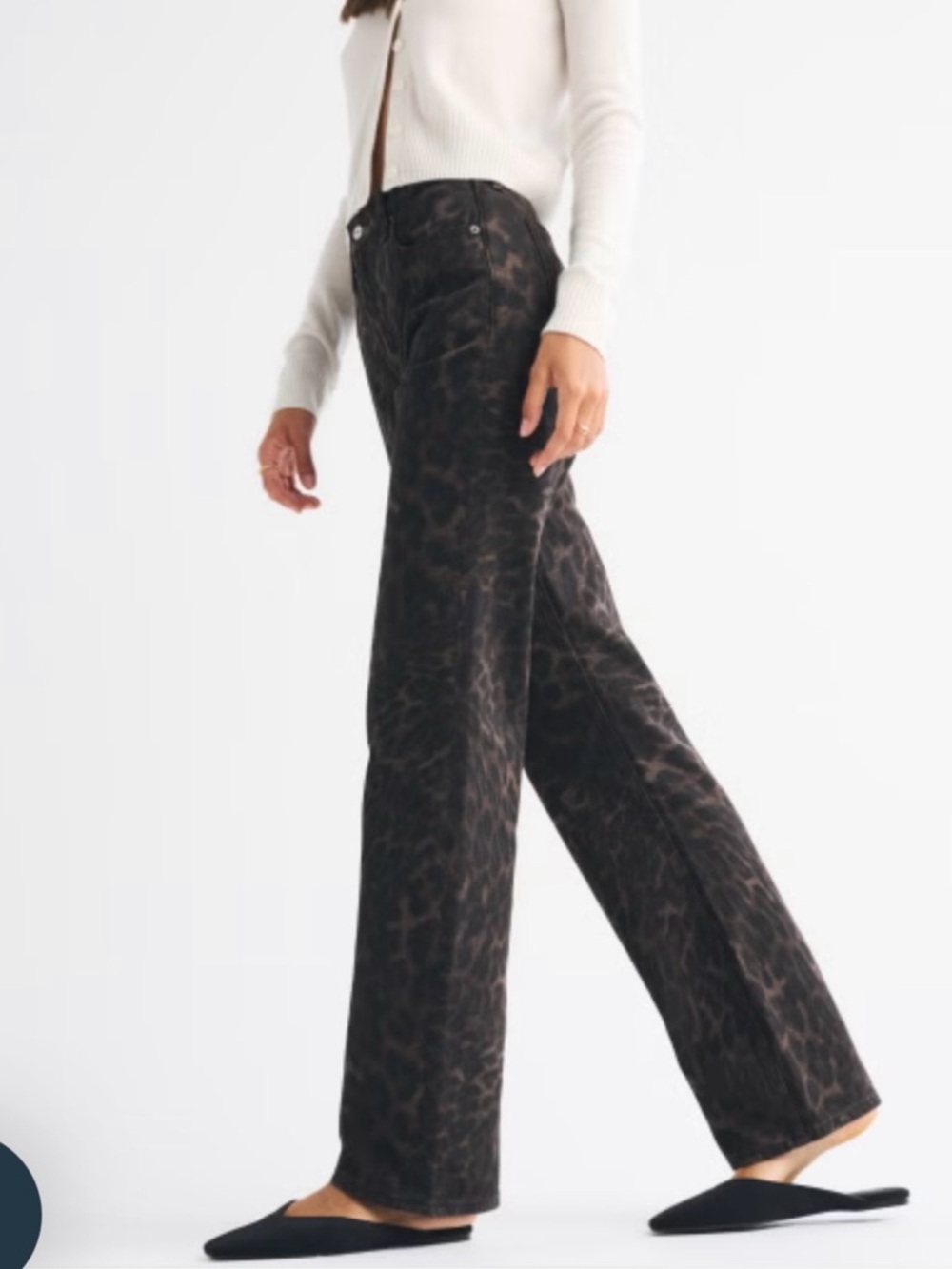 Abercrombie 90’s fit Straight-Leg Dark Brown Printed Pants
